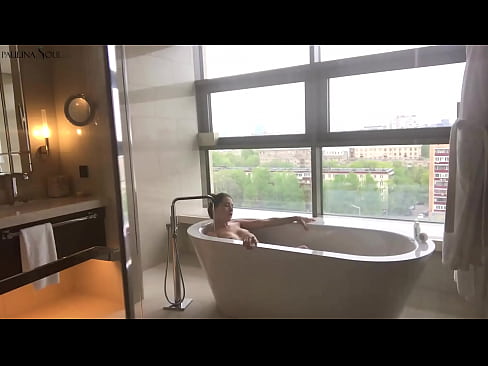 ❤️ Babe yang luar biasa ghairah jerking off dia di dalam bilik air ❤  Seks pada kami ❌❤